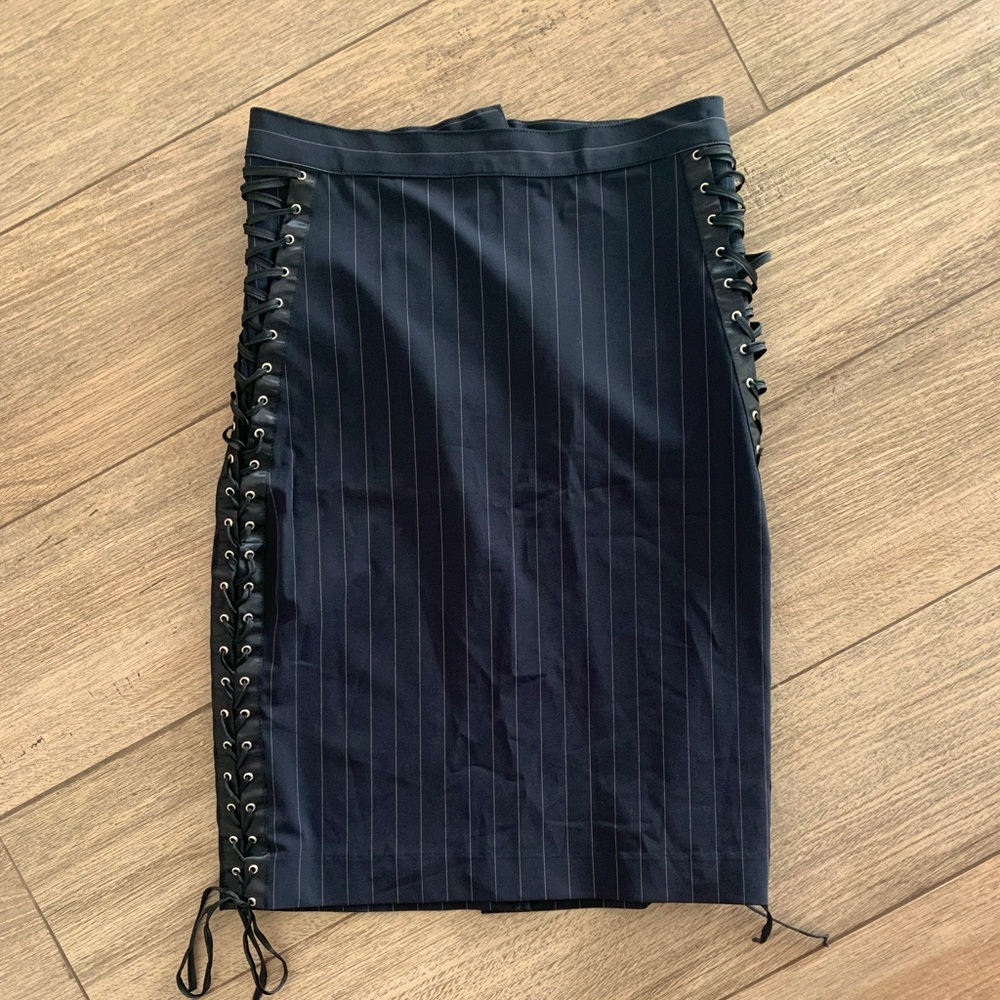 Sexy pencil skirt!